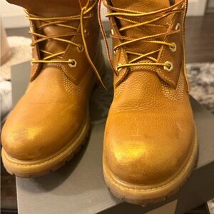 Timberland Women's 8.5 Gold Toe Rugged Tan Boots